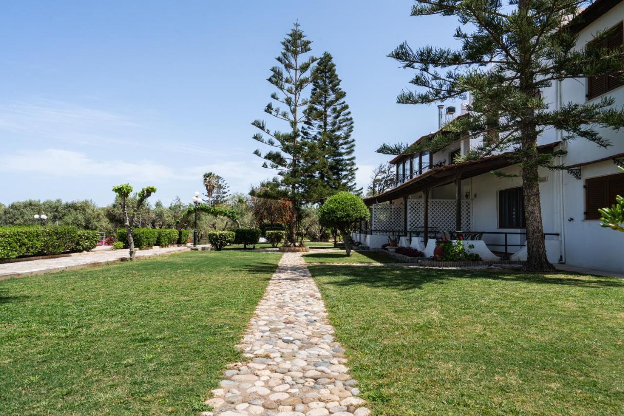 Beachfront Family Villa Katerina With Private Pool, Playground, Bbq & Amazing Sea Views! Petres  Exterior foto