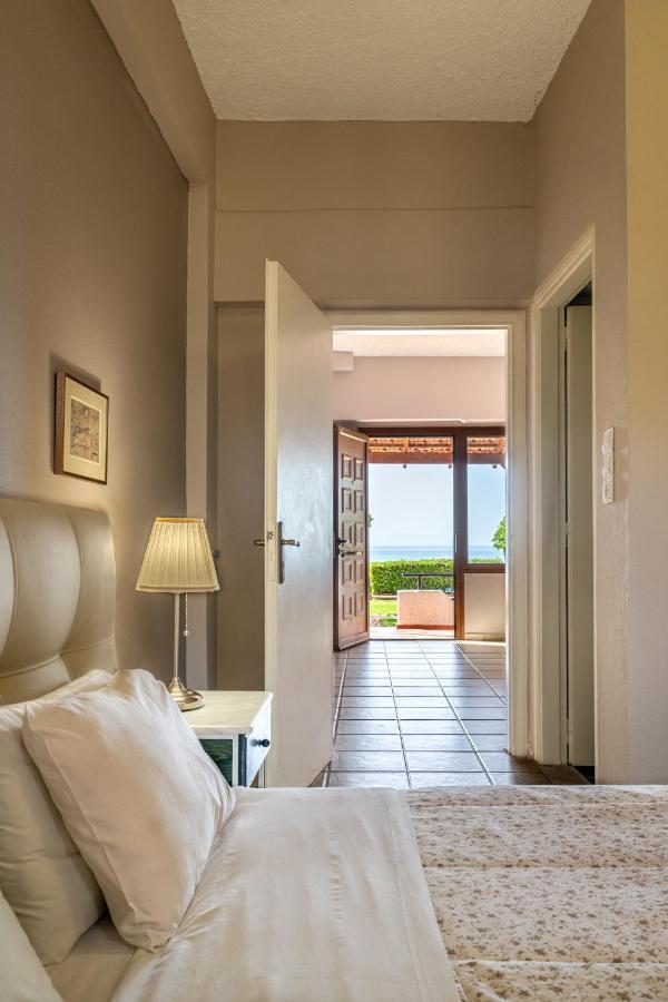 Beachfront Family Villa Katerina With Private Pool, Playground, Bbq & Amazing Sea Views! Petres  Exterior foto