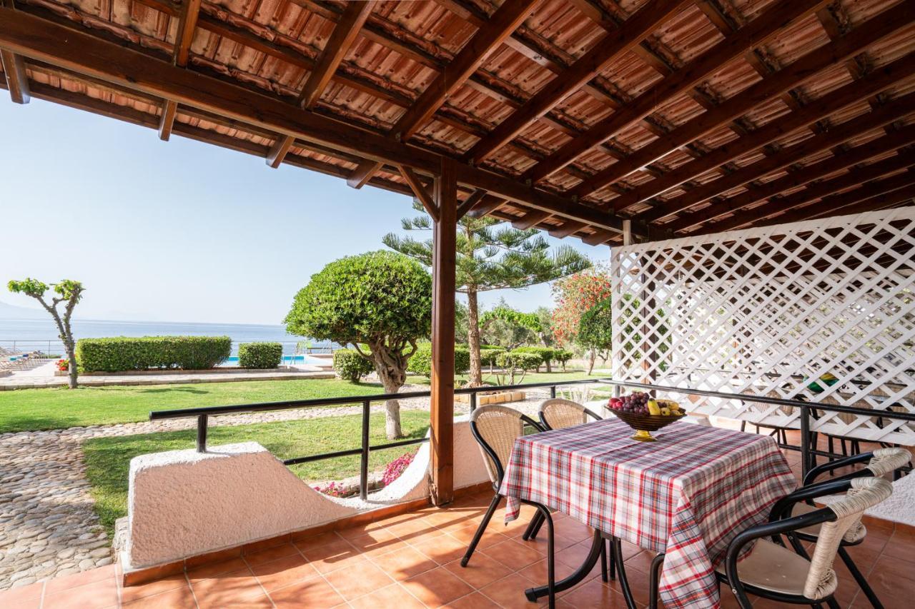Beachfront Family Villa Katerina With Private Pool, Playground, Bbq & Amazing Sea Views! Petres  Exterior foto