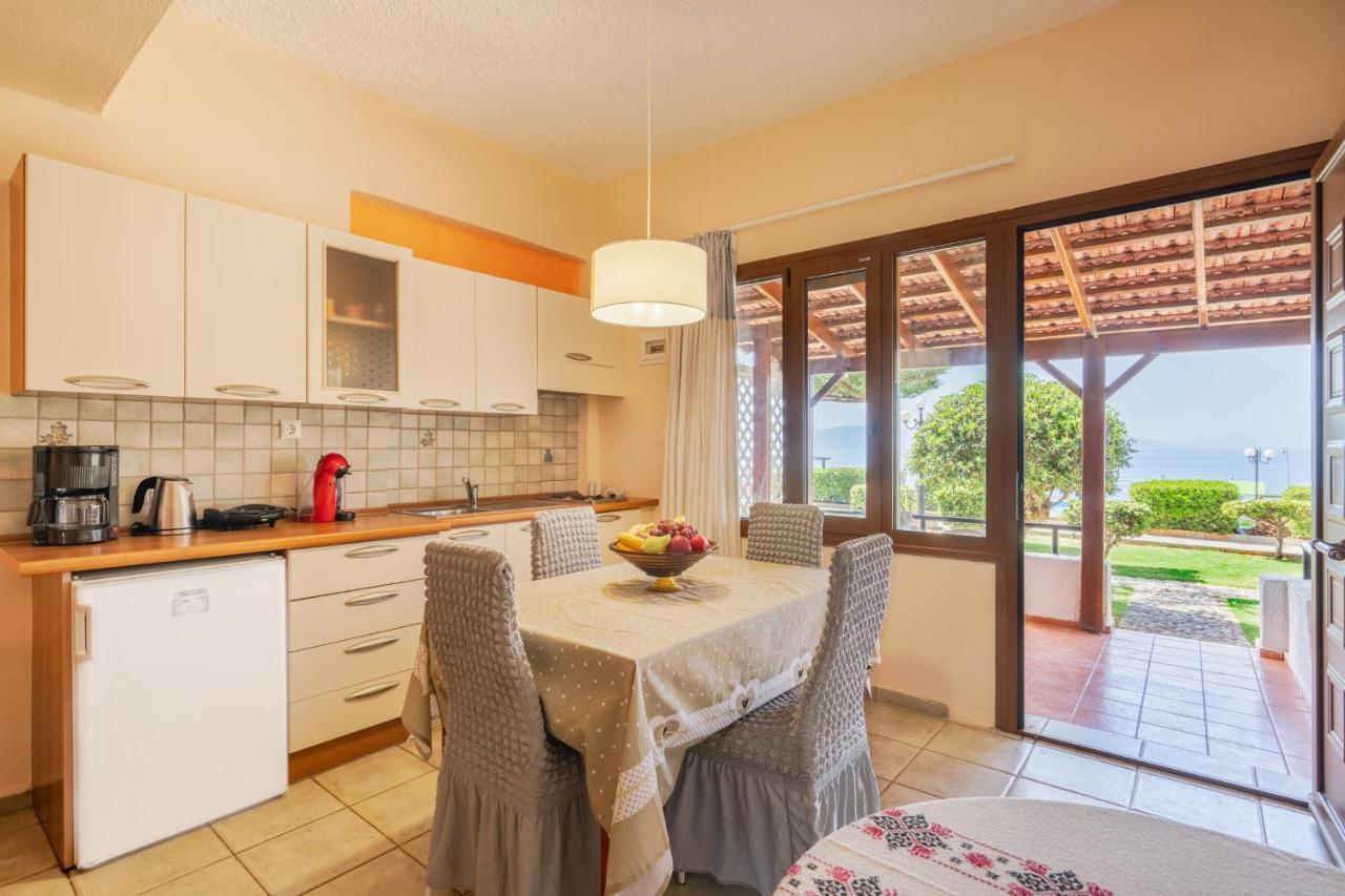 Beachfront Family Villa Katerina With Private Pool, Playground, Bbq & Amazing Sea Views! Petres  Exterior foto