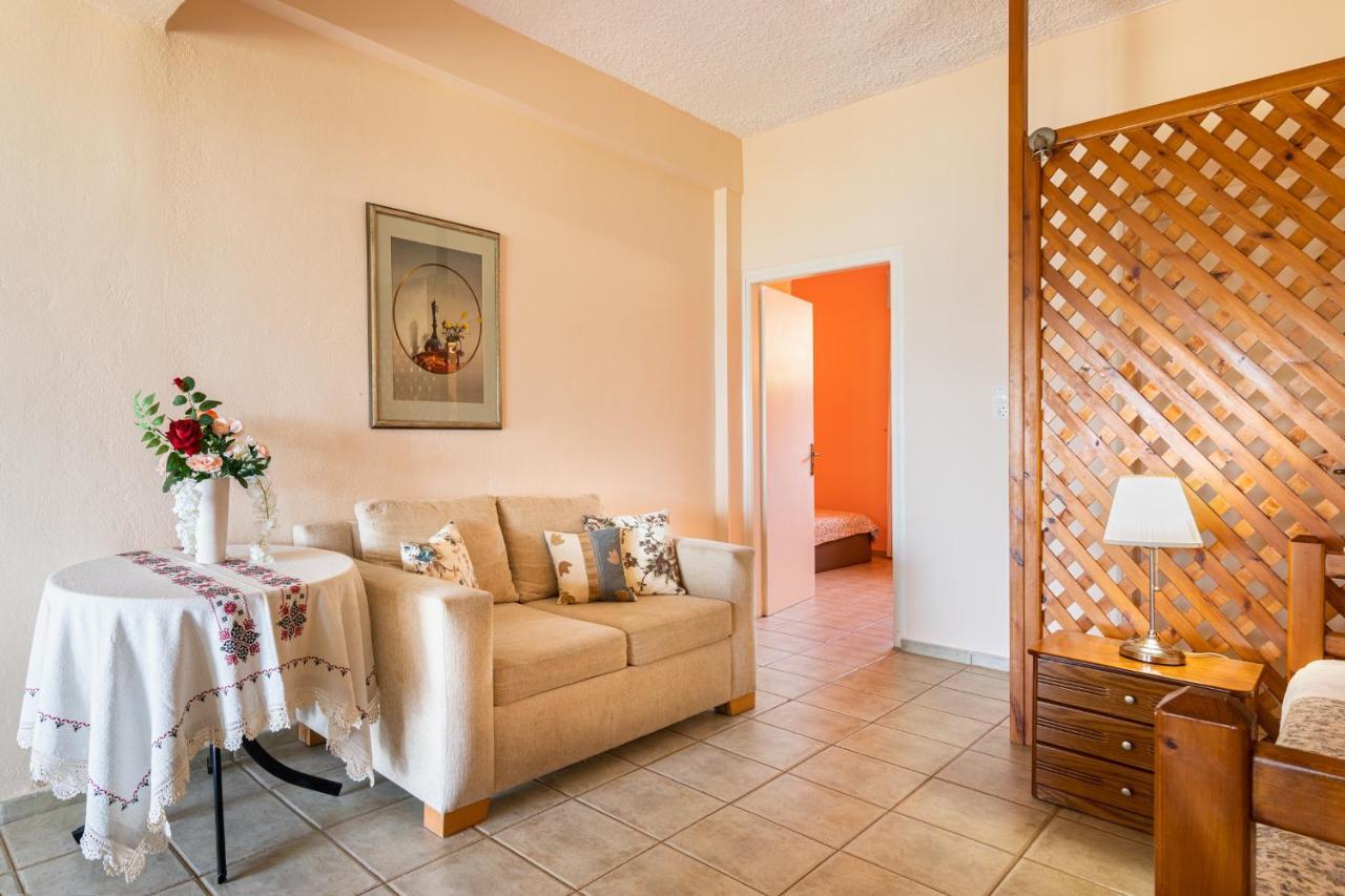 Beachfront Family Villa Katerina With Private Pool, Playground, Bbq & Amazing Sea Views! Petres  Exterior foto