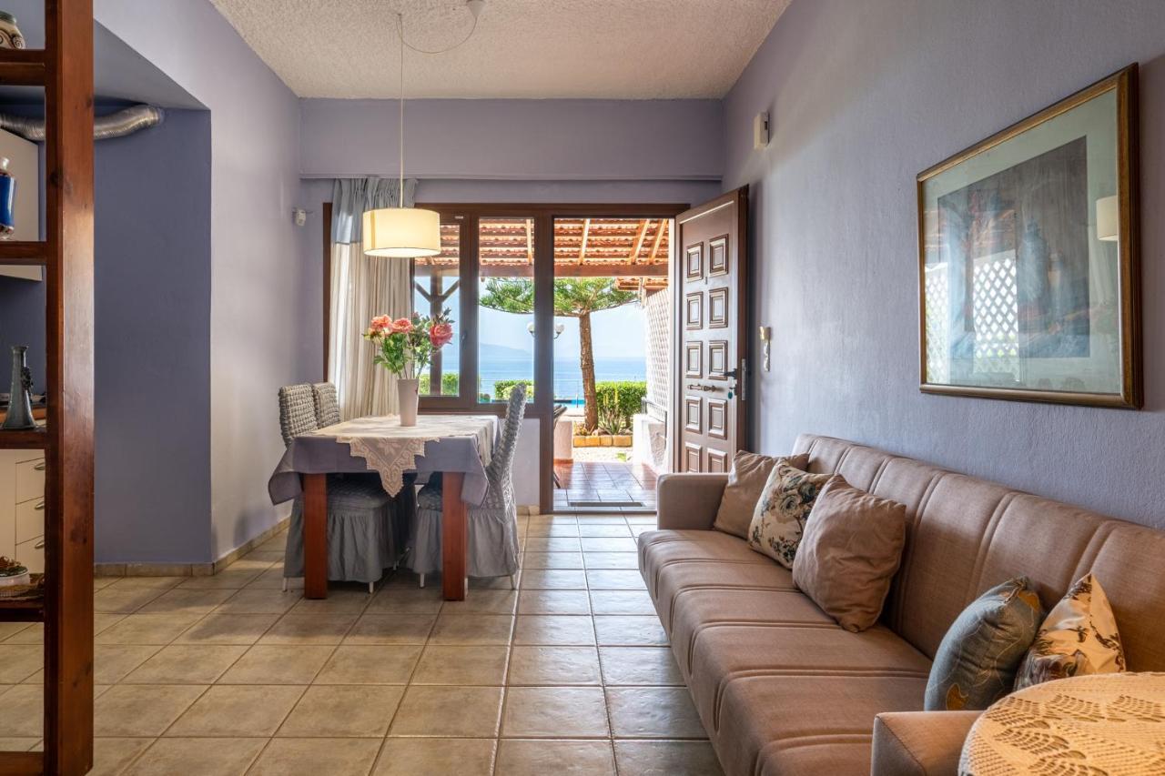 Beachfront Family Villa Katerina With Private Pool, Playground, Bbq & Amazing Sea Views! Petres  Exterior foto